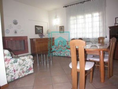 Appartamento In Villa in Affitto a Camaiore