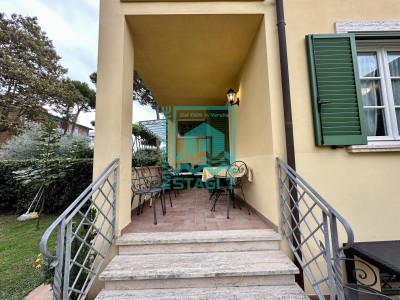 Villa Bifamiliare in Vendita a Camaiore 0 