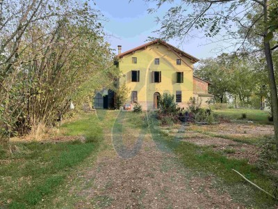 Villa in Vendita a Castelvetro Piacentino 1 