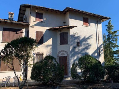 Villa in Vendita a Ziano Piacentino