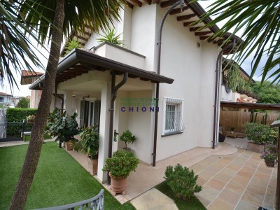 Foto immobile Villa Bifamiliare in vendita, Massa