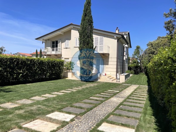 Villa in Sale a Pietrasanta